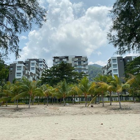 By The Sea @ Cozy Beachfront Home Batu Ferringhi Eksteriør bilde