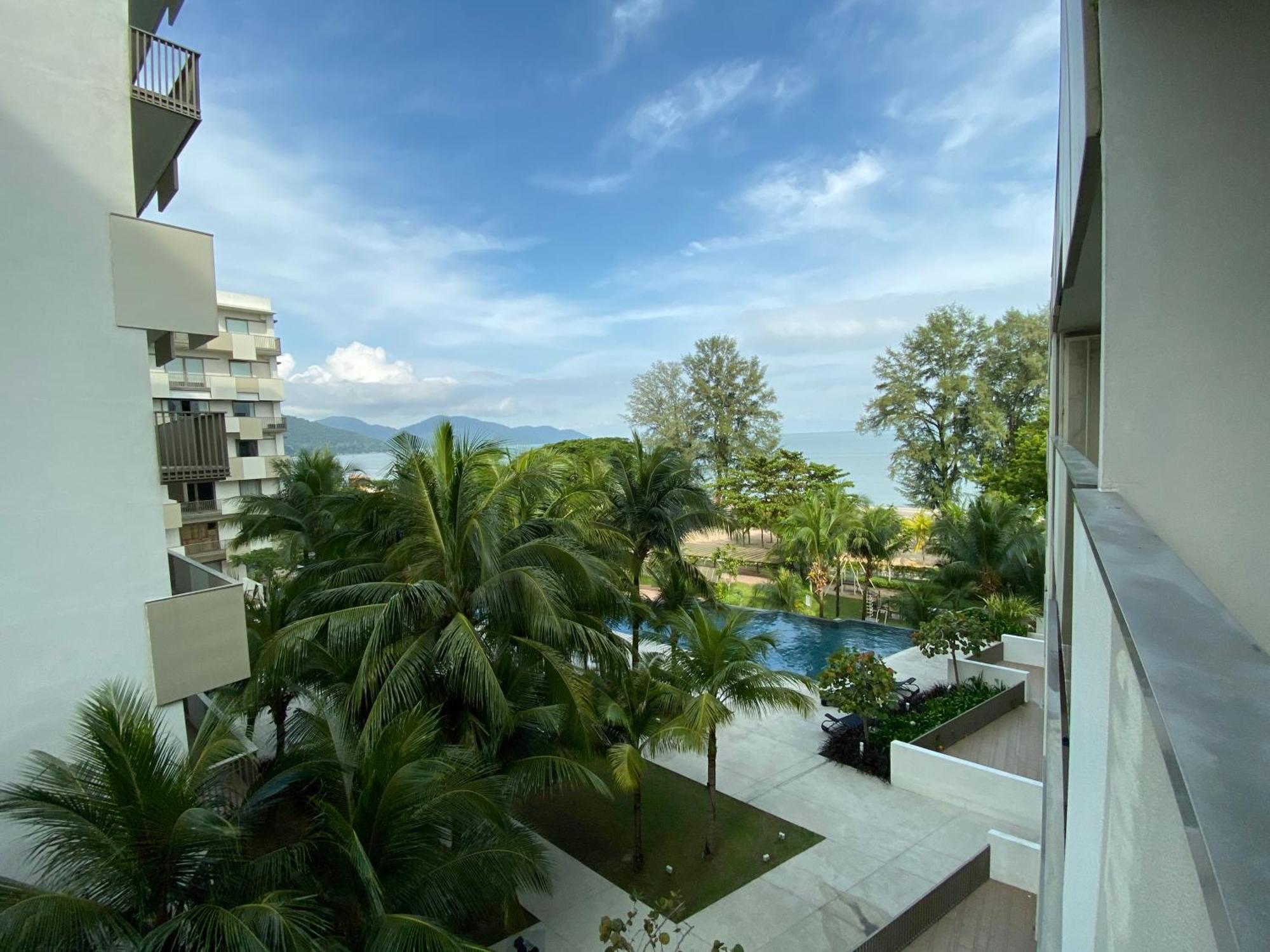 By The Sea @ Cozy Beachfront Home Batu Ferringhi Eksteriør bilde